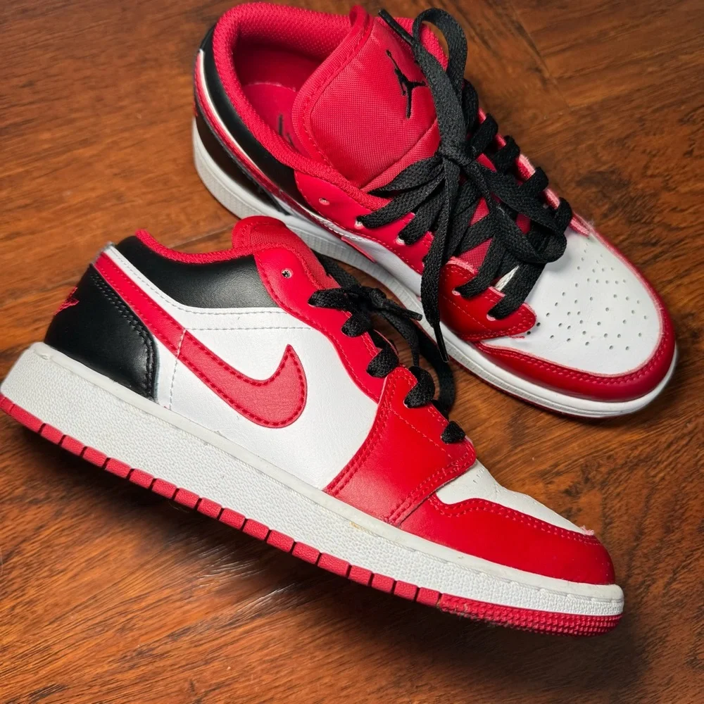 Nike Air Jordan 1 Low‎ 553560-163 Boys Sneakers Red White Black Size 4.5Y